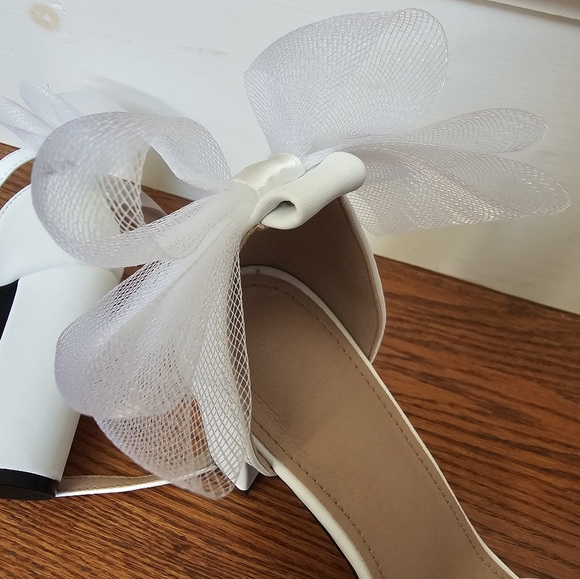 Women shoes with Bow: Color: white Size 40 (9) - Picture 2 of 13